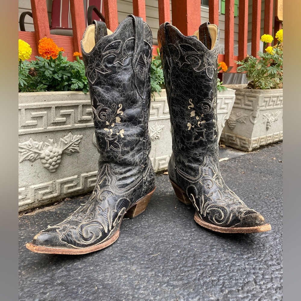Corral Vintage C2108 Ladies Fancy Inlay Western cowgirl boots.